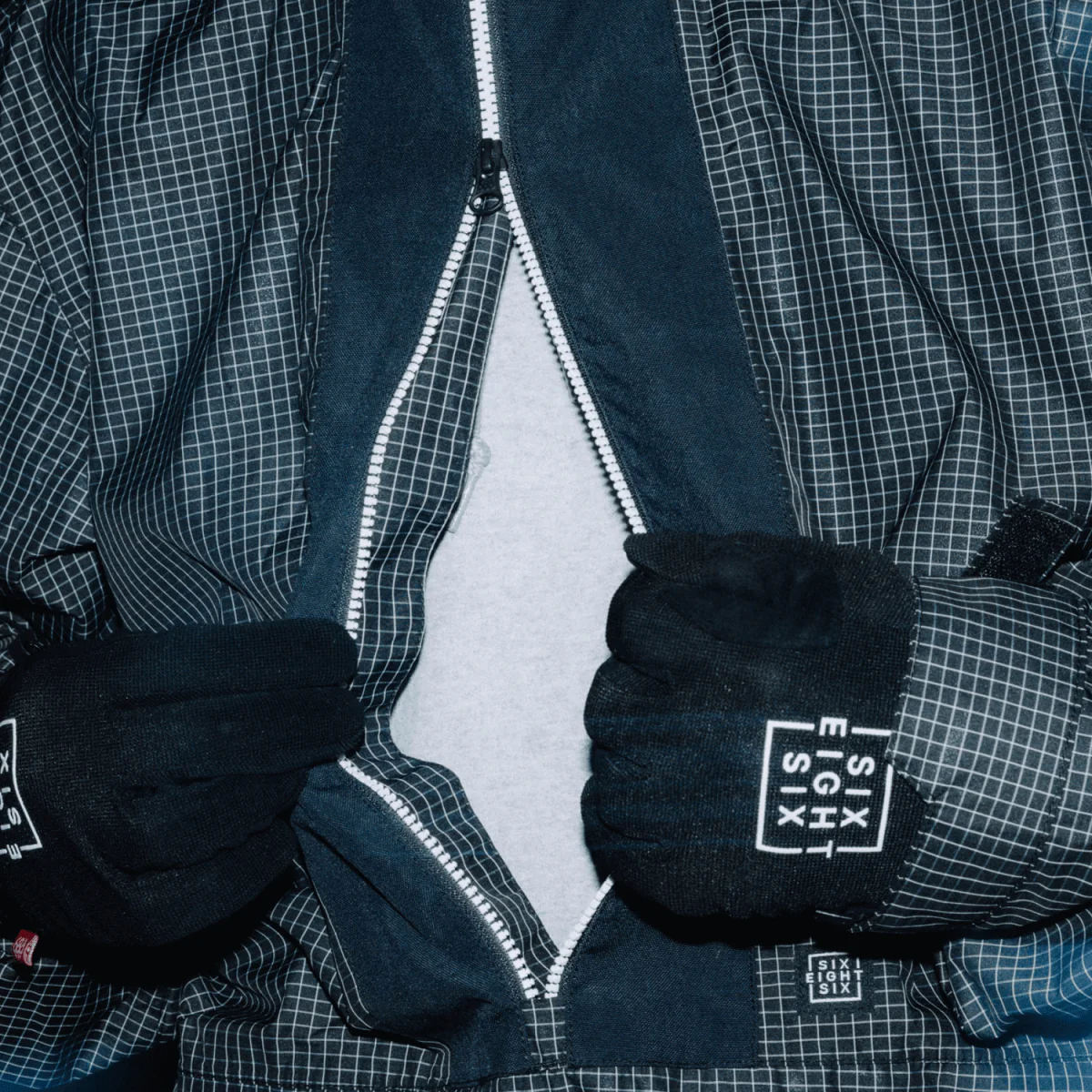 686 Men's Ghost 2.5L Anorak 2025 Black Grid Colourblock - Image 3