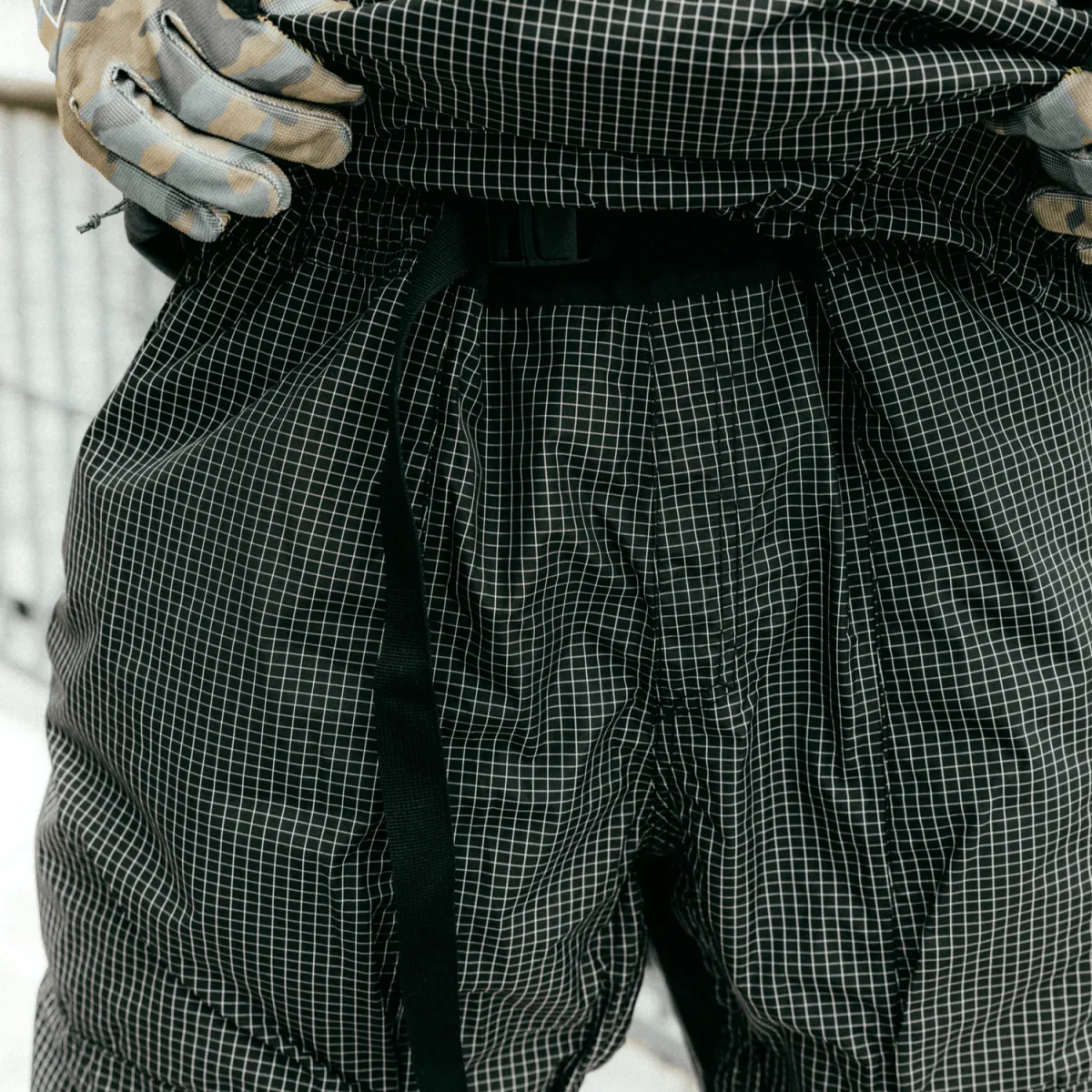 686 Men's Ghost 2.5L Pant 2025 Black Grid Colourblock - Image 2