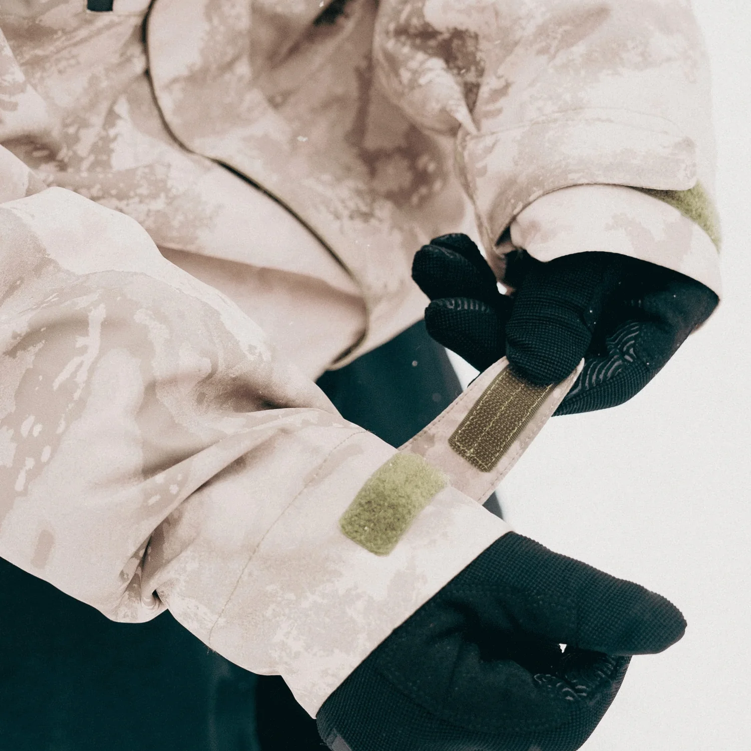 686 Men's Gore-Tex Core Shell Jacket 2026 Limestone Hemisphere Print - Image 4