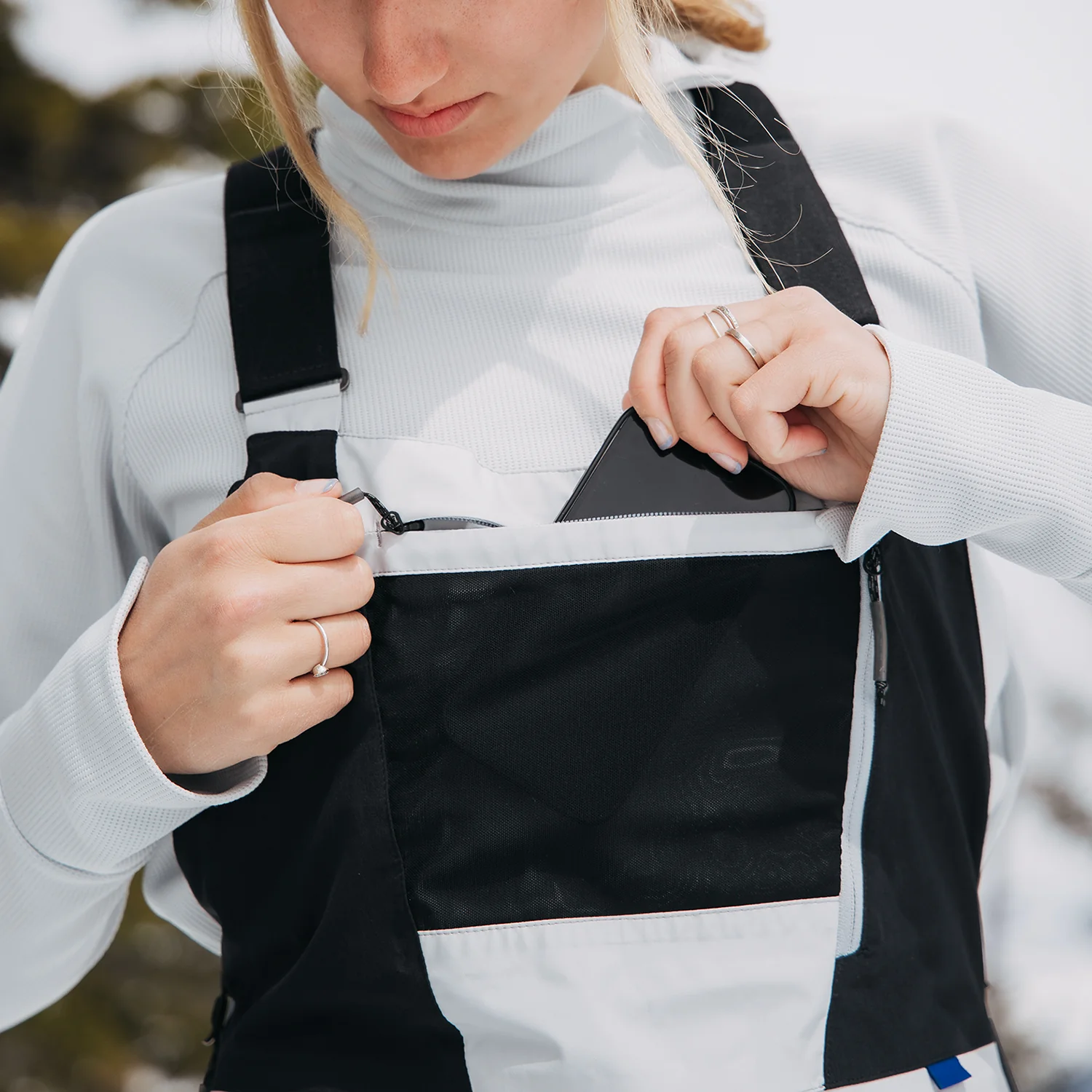 Burton Carbonate 2L Gore-tex Bib Pant 2023 - Image 3