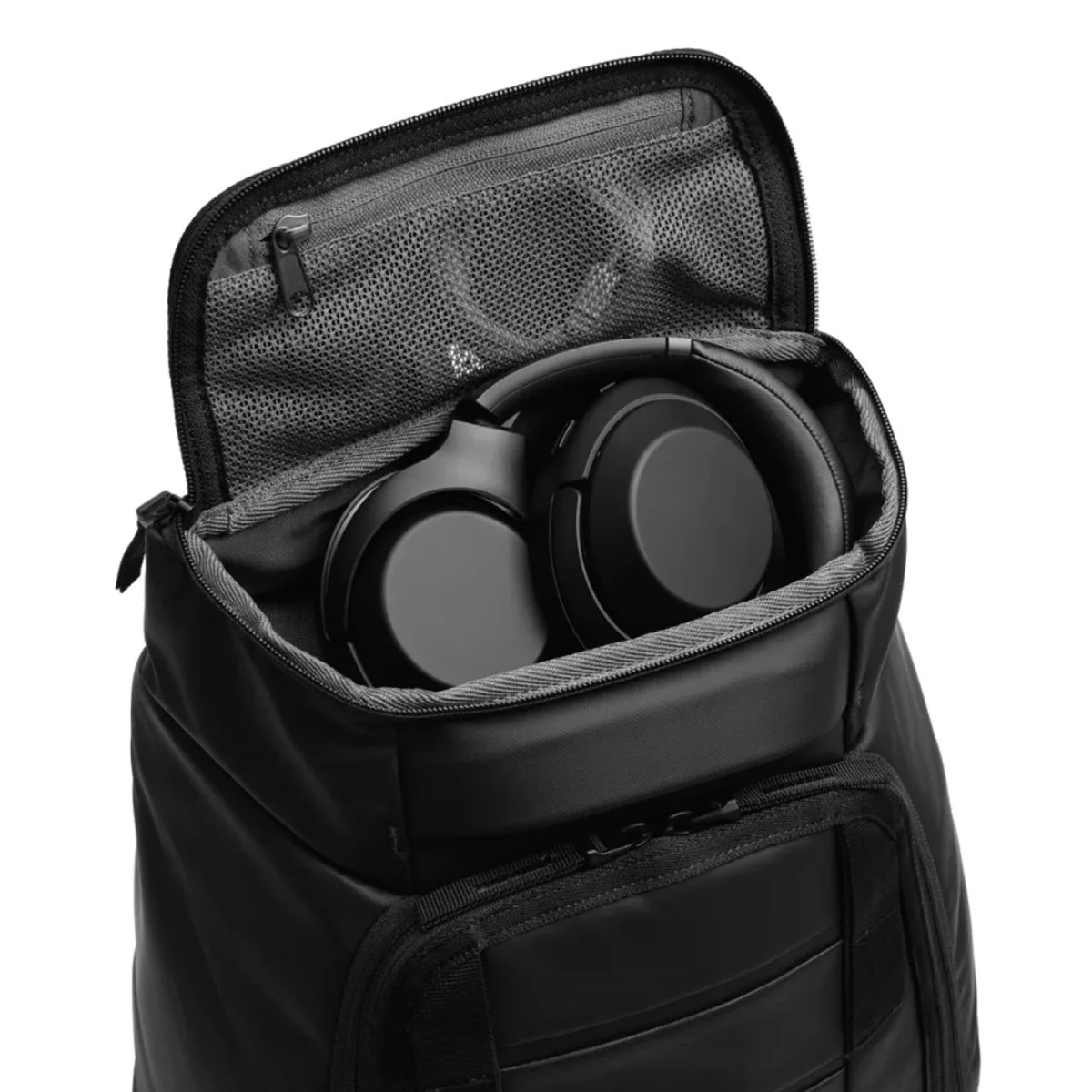 Db Hugger 25L Backpack Black Out - Image 4