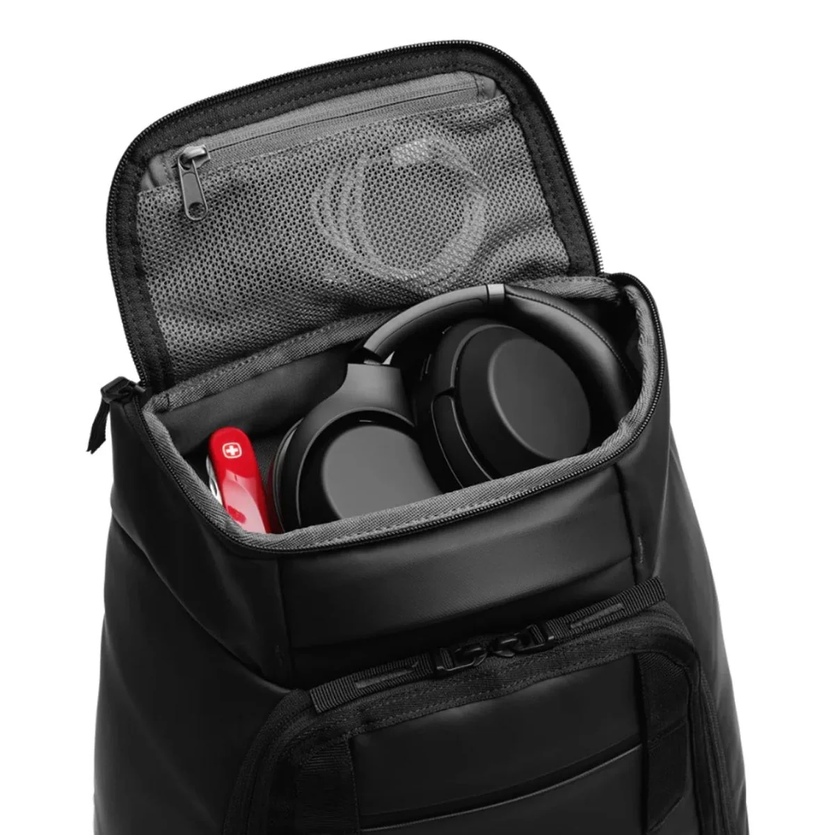 Db Hugger 30L Backpack Black Out - Image 4