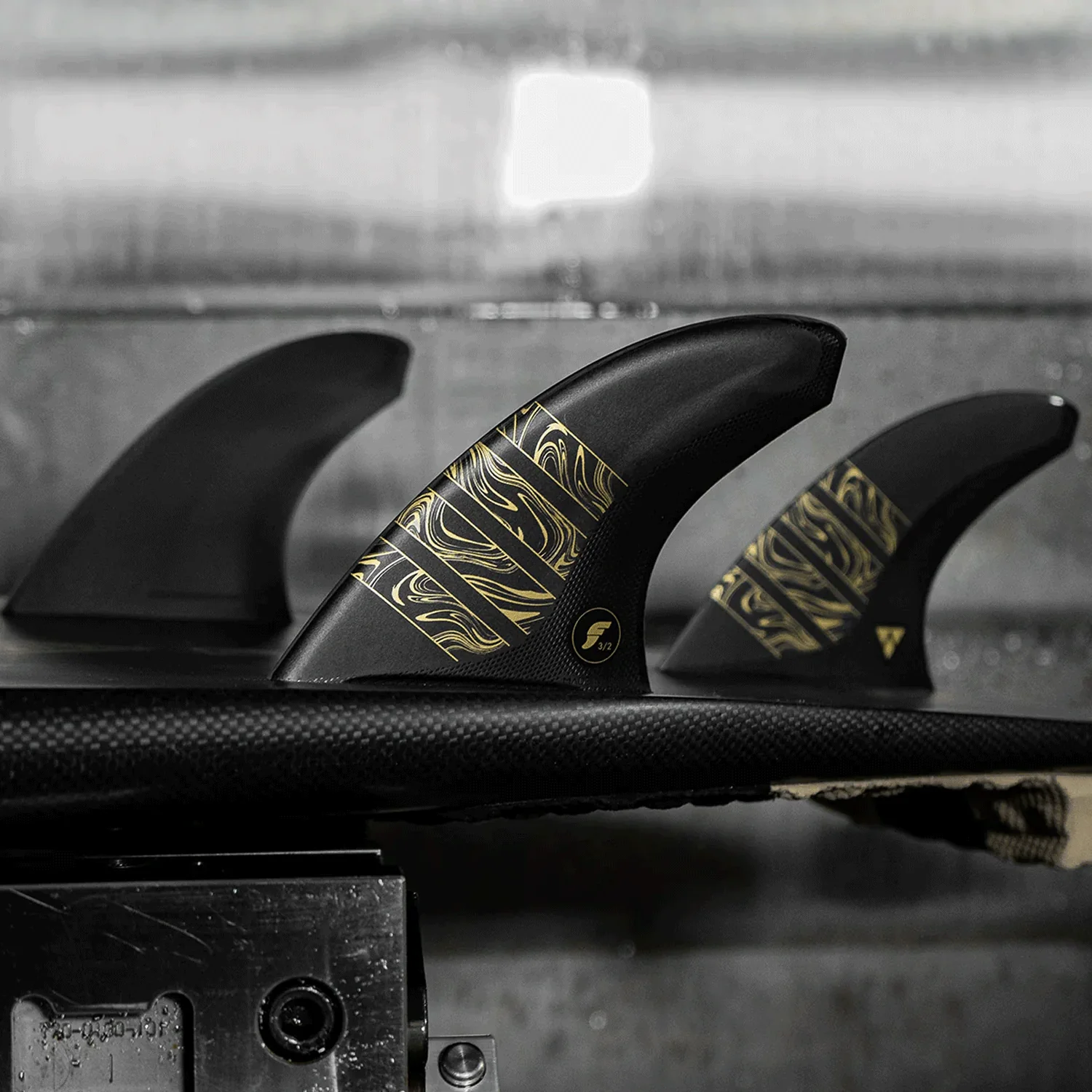 Futures Thruster Vector 3/2 Surf Fins Carbon/Gold Medium - Image 2