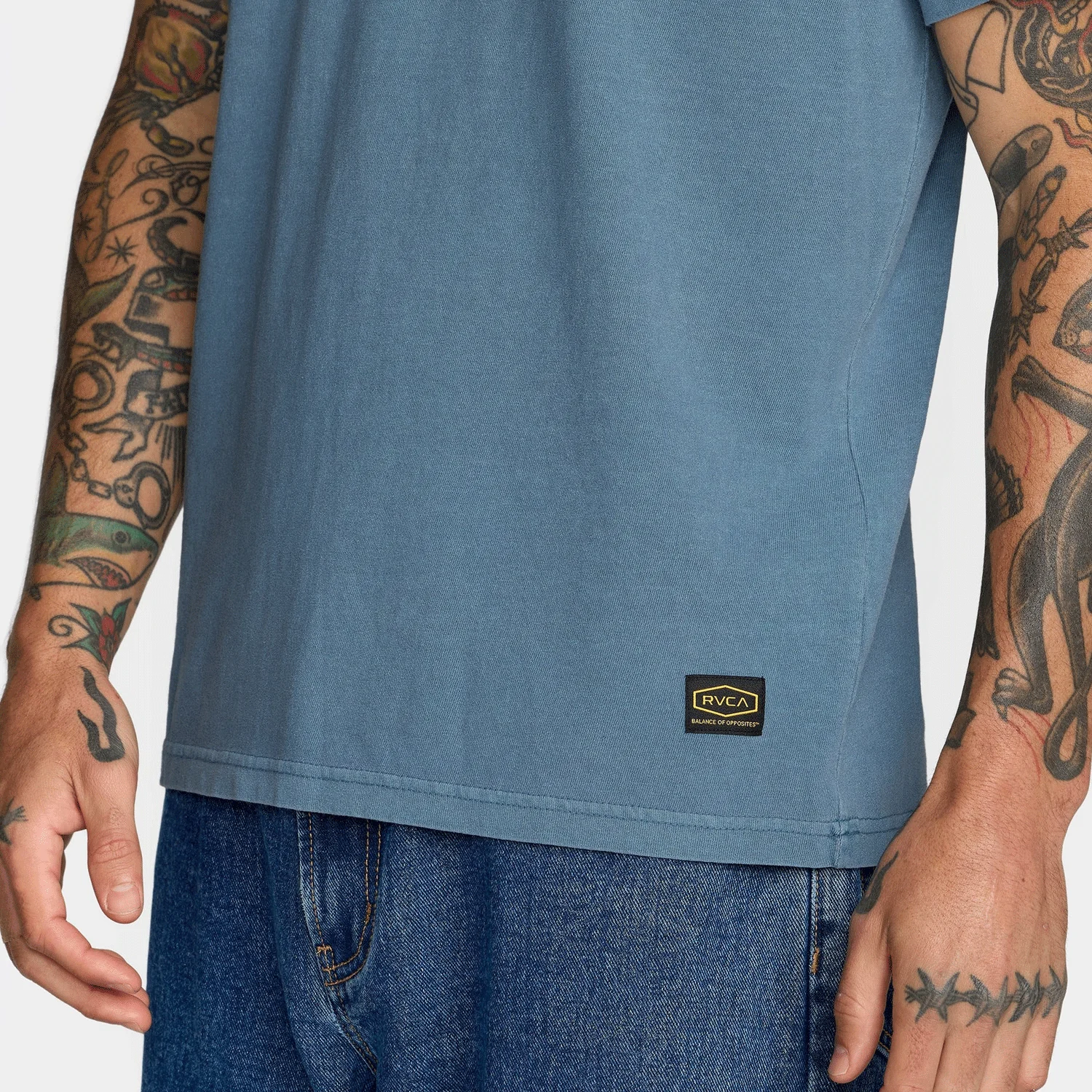 RVCA Men's Midweight Label T Shirt Vintage Navy - Image 5