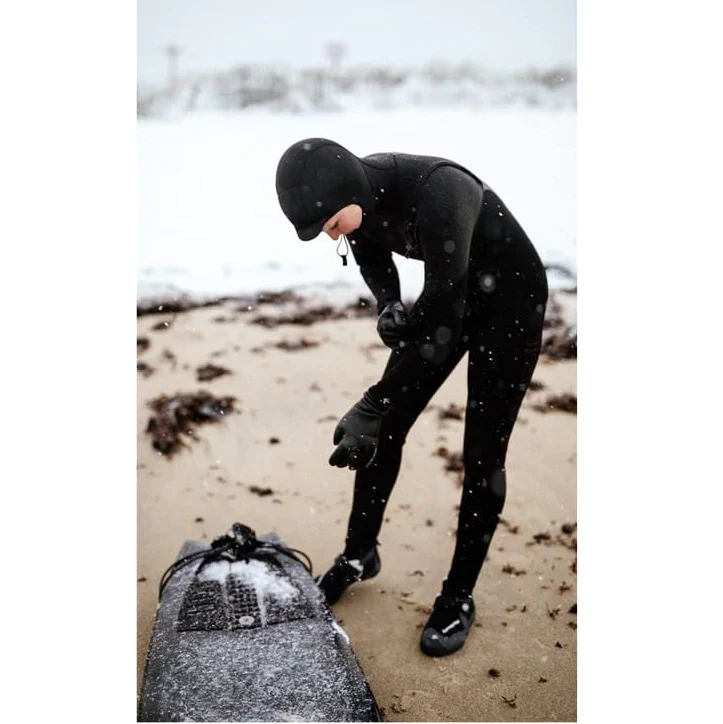 Sisstrevolution Women's Seven Seas 5/4mm Hooded Chest Zip Wetsuit Solid Black - Image 2