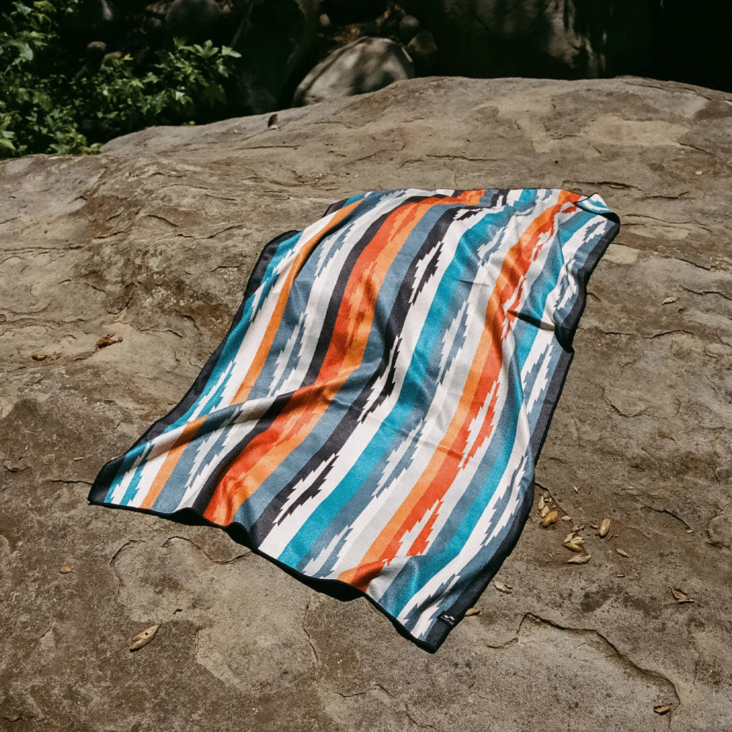 Slowtide Duvall Performance Quick-Dry Towel Black - Image 3