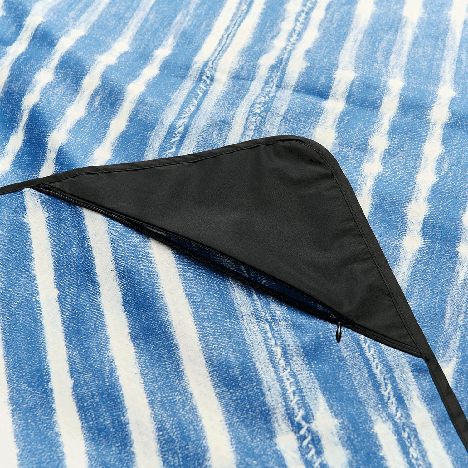 Slowtide Kyoto Packable Picnic Blanket Indigo - Image 3