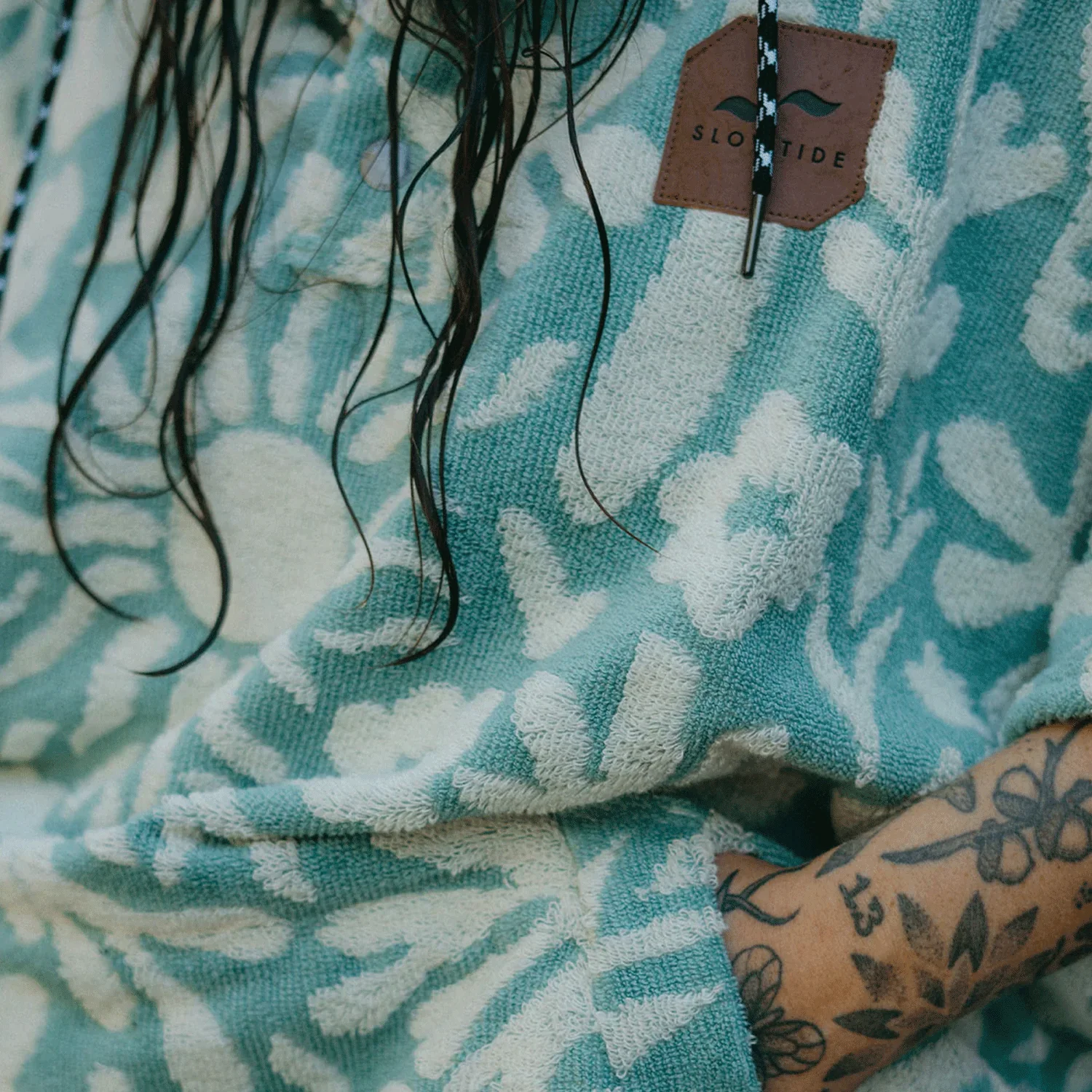 Slowtide Sunny Extra-Warm Changing Poncho Sky Blue - Image 4
