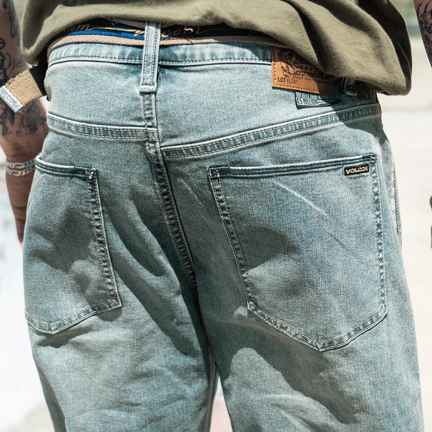 Volcom Men's Nailer Denim Jeans Sure Shot Light Wash - Image 4
